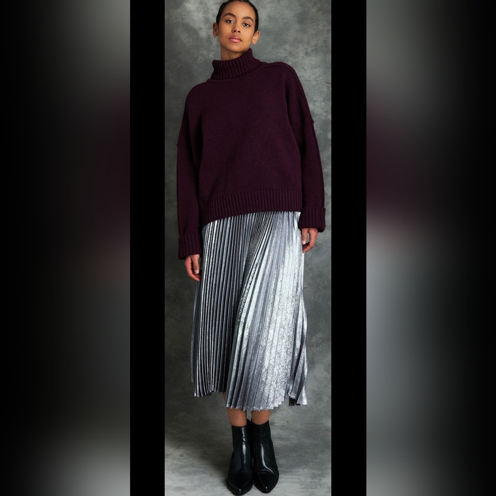 Elegant Silver Pleated Skirt *New*